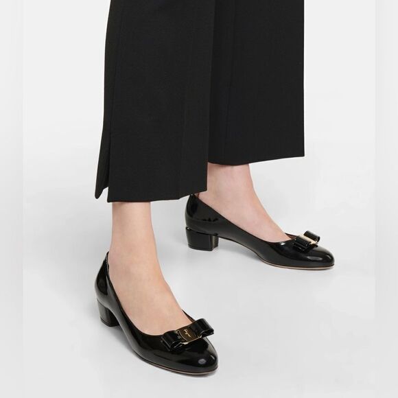 Salvatore FERRAGAMO VARA Low pumps in black patent leather - Picture 17 of 17